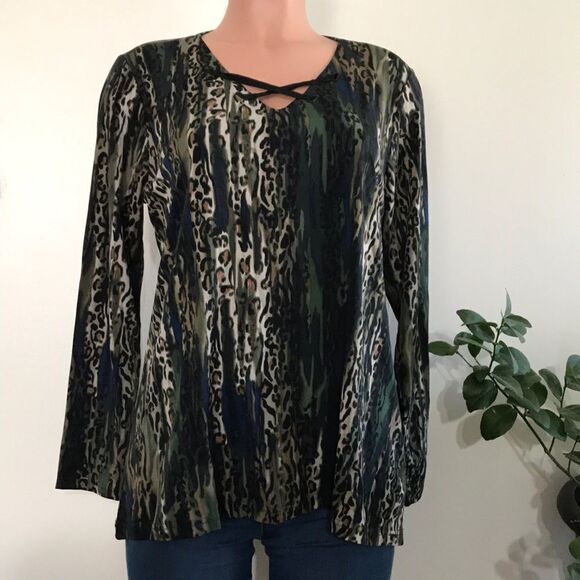 Belle by Kim Gravel Camo Print Top with Ribbon Neck Trim - Picture 1 of 5